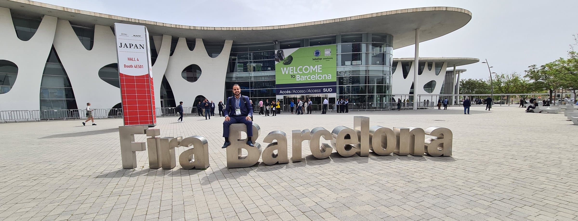 Rachid Atouli vor dem Eingang der Fira Barcelona auf der Seafood Expo Global